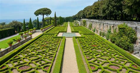 Palazzo Papale e Giardino Segreto .